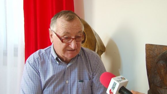 VIDEO | Nici la 70 de ani, sculptorul Ioan Bledea nu poate sta departe de dalta sa mai mult de trei zile VIDEO | Nici la 70 de ani, sculptorul Ioan Bledea nu poate sta departe de dalta sa mai mult de trei zile
