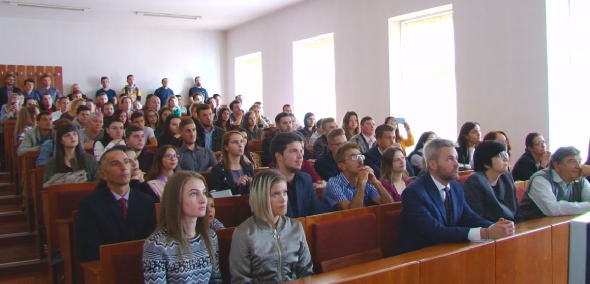 Peste 500 de studenți au fost prezenți la deschiderea anului universitar din cadrul Universității Babeș Bolyai din Sighetu Marmației