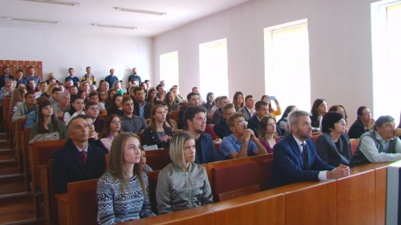 Peste 500 de studenți au fost prezenți la deschiderea anului universitar din cadrul Universității Babeș Bolyai din Sighetu Marmației