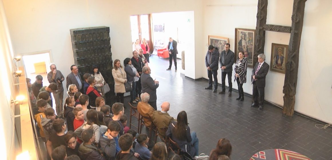 Muzeul Maramureșan din Sighet a marcat 75 de ani de la eliberarea Sighetului de sub ocupația străină printr-o expoziție documentară, carte, pictură și grafică Muzeul Maramureșan din Sighet a marcat 75 de ani de la eliberarea Sighetului de sub ocupația străină printr-o expoziție documentară, carte, pictură și grafică