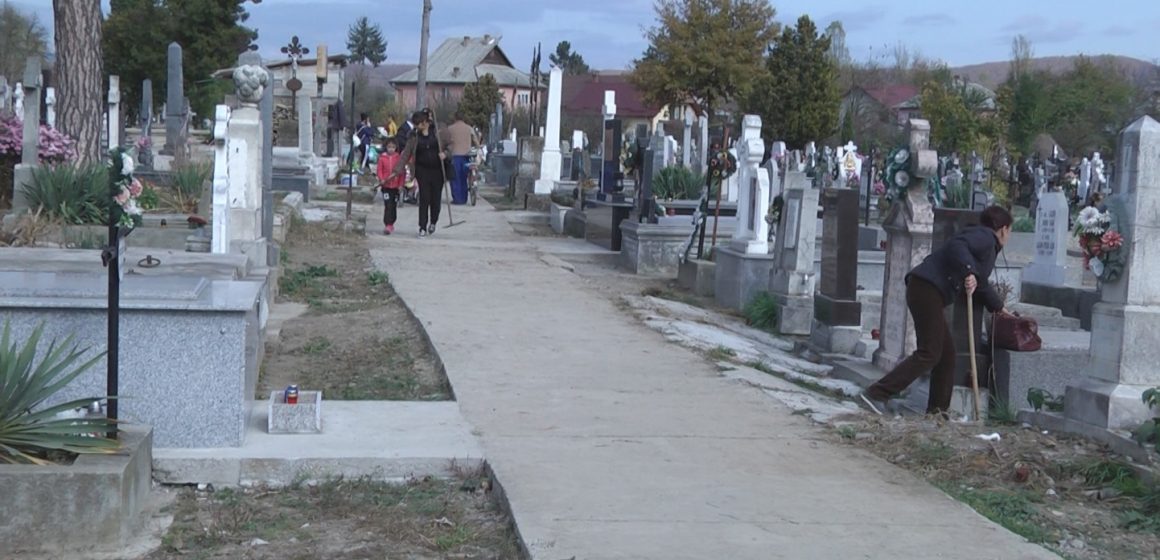 Pregătirile pentru Ziua Morților, celebrată în fiecare an pe 1 noiembrie sunt în toi
