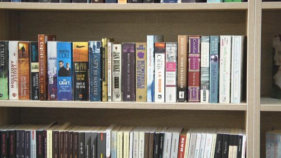 Biblioteca Municipală ”Laurențiu Ulici”din Sighetu Marmației anunță că de acum cititorii pot împrumuta și cărți în limba engleză