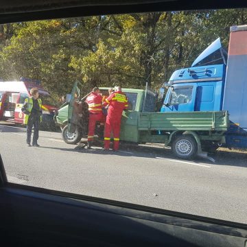 Doi răniți și trei autoutilitare tamponate Doi răniți și trei autoutilitare tamponate