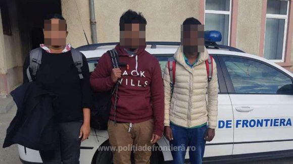 Trei srilankezi care încercau să treacă ilegal frontiera – opriți de lucrători ai ITPF Sighetu Marmației Trei srilankezi care încercau să treacă ilegal frontiera – opriți de lucrători ai ITPF Sighetu Marmației