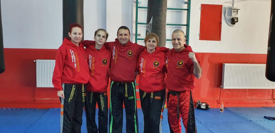 Prima generație de centuri negre după 6 ani de muncă grea la C.S. Ultimate Kickboxing Sighet Prima generație de centuri negre după 6 ani de muncă grea la C.S. Ultimate Kickboxing Sighet
