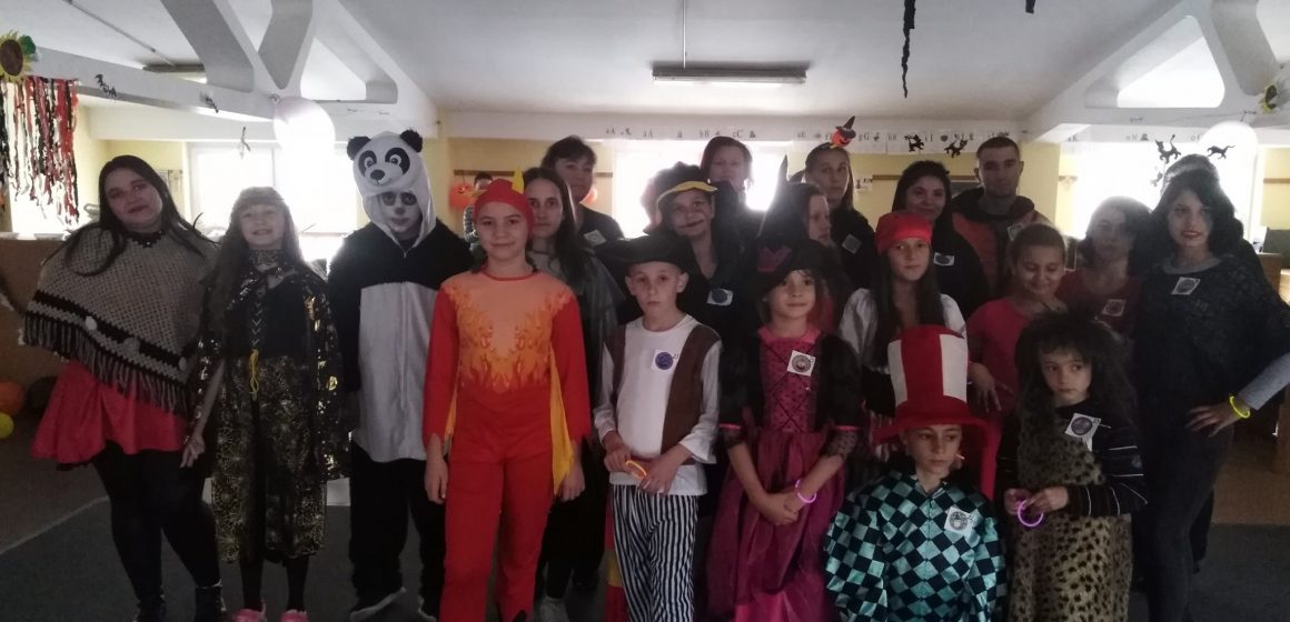 Copiii din casele de tip familial din Sighet au ocazia de a trăi o experiență inedită la un centru de călărie Copiii din casele de tip familial din Sighet au ocazia de a trăi o experiență inedită la un centru de călărie