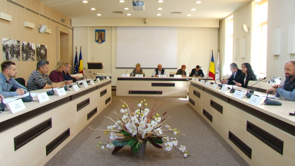 Mai puțini bani pentru cadouri în acest an
