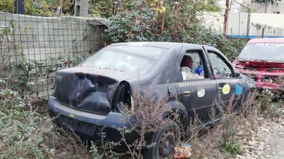 Se ridică mașinile abandonate pe domeniul public