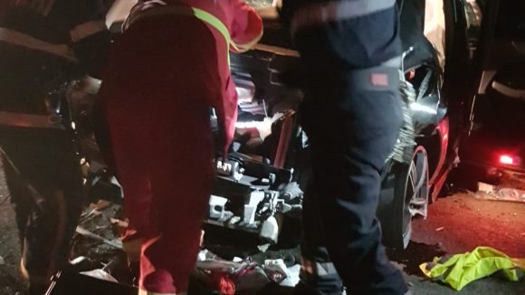 Au ajuns la spital după ce mașina în care se aflau a lovit podețe și un gard Au ajuns la spital după ce mașina în care se aflau a lovit podețe și un gard