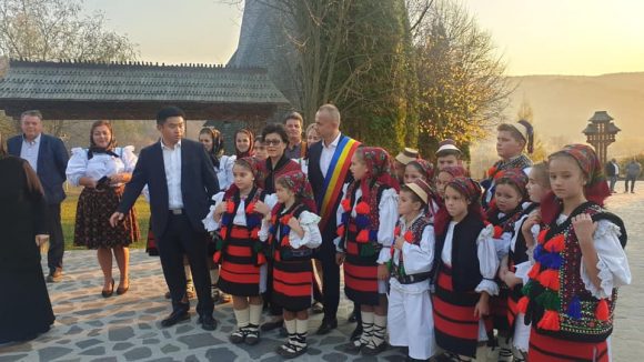 Ambasadorul Republicii Populare Chineze, Jiang Yum, a vizitat comuna Bârsana Ambasadorul Republicii Populare Chineze, Jiang Yum, a vizitat comuna Bârsana