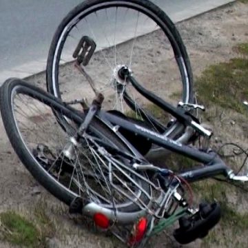 Accident între un tânăr de 18 ani care circula pe o bicicletă electrică și un autoturism pe strada Dragoș Vodă din Sighet Accident între un tânăr de 18 ani care circula pe o bicicletă electrică și un autoturism pe strada Dragoș Vodă din Sighet