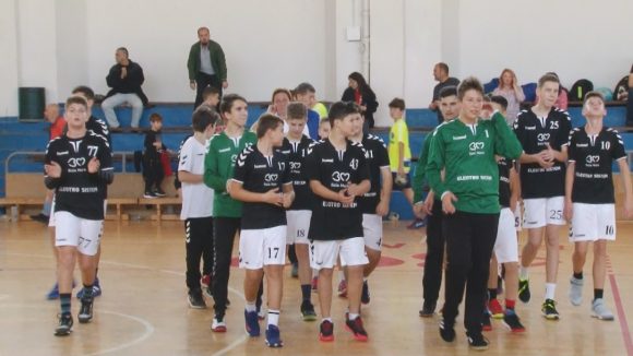 Juniorii III ai Academiei de Handbal Minaur au trecut de Liceul Militar Mihai Viteazul din Alba Iulia cu scorul de 33-18