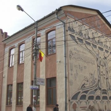 Școala Gimnazială cu Program Suplimentar de Muzică și Arte Plastice din Sighet are trei profesori noi, toți tineri Școala Gimnazială cu Program Suplimentar de Muzică și Arte Plastice din Sighet are trei profesori noi, toți tineri