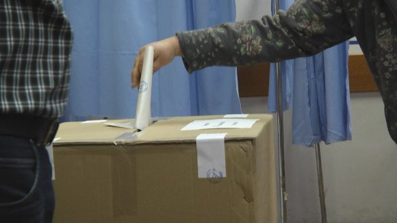Cei care și-au exprimat opțiunea electorală la scrutinul din 10 noiembrie sunt reținuți în a face scenarii optmiste și se declară dezamăgiți de actorii scenei politice