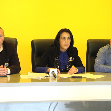 Daniela Onița Ivașcu: ”Mai nou în plenul Consiliului Local suntem puși în situații oarecum dificile, ca să nu zic penibile” Daniela Onița Ivașcu: ”Mai nou în plenul Consiliului Local suntem puși în situații oarecum dificile, ca să nu zic penibile”