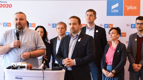 Mai departe, împreună prin fuziune! USR+