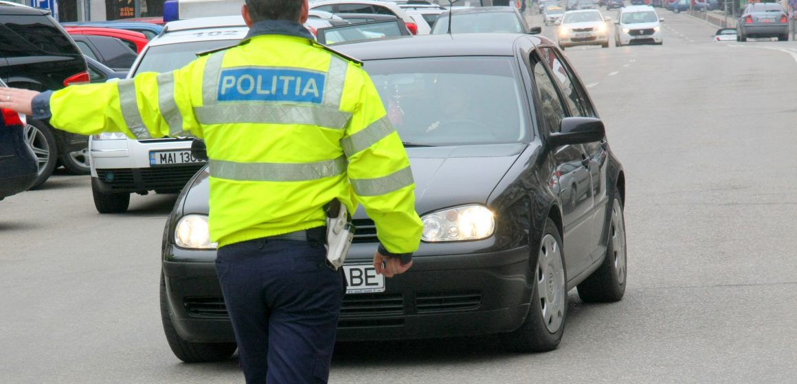 SÂMBĂTĂ AGLOMERATĂ PENTRU POLIŢIŞTII RUTIERI: Acţiuni pe drumurile publice, dosare penale, sancţiuni şi intervenţii la accidente