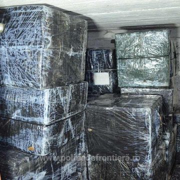 VIDEO | Peste 35.000 de pachete cu țigări de contrabandă găsite într-un beci