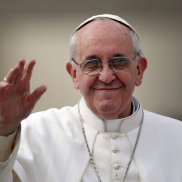 Papa Francisc a îndemnat credincioșii să renunţe la utilizarea telefoanelor în timpul mesei şi să vorbească unii cu ceilalţi Papa Francisc a îndemnat credincioșii să renunţe la utilizarea telefoanelor în timpul mesei şi să vorbească unii cu ceilalţi