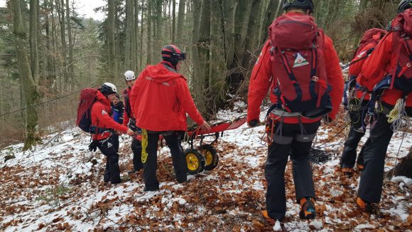 VIDEO | Desfășurare de forțe într-un exercițiu presupunând o avalanșă care a surprins un grup de persoane