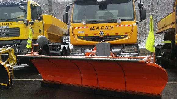 Circulație rutieră în condiții de iarnă pe drumurile din Maramureș