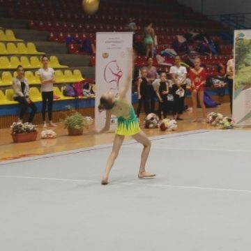 VIDEO | Gimnaste din Baia Mare prezente la Cupa Rotary la gimnastică ritmică