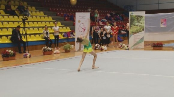 VIDEO | Gimnaste din Baia Mare prezente la Cupa Rotary la gimnastică ritmică