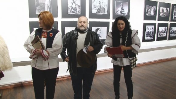VIDEO | Muzeul Județean de Etnografie și Artă Populară Maramureș a organizat vernisajul expoziției ”Icoane de la rădăcina neamului”