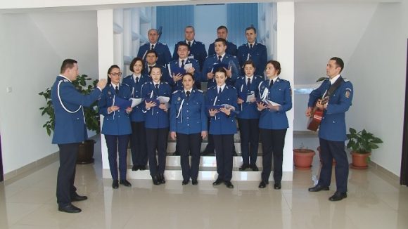 VIDEO | FOTO | Corala Jandarmeriei și corul Inspectoratului Teritorial al Poliției de Frontieră au colindat instituțiile cu care colaborează