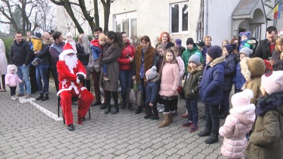 Copiii angajaților Poliției Municipiului Sighetu Marmației au primit vizita Moșului Copiii angajaților Poliției Municipiului Sighetu Marmației au primit vizita Moșului