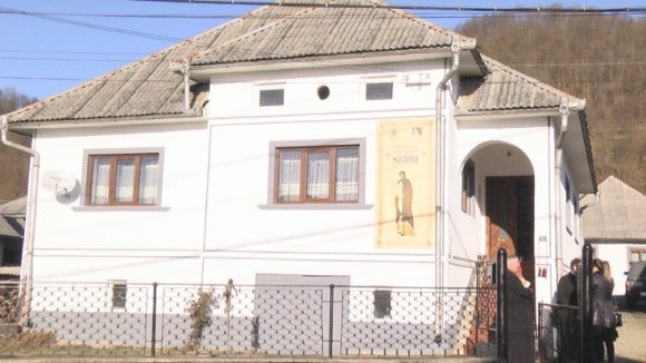 REPORTAJUL ZILEI | Cei opt copii din Bârsana rămași orfani de tată, au de acum o nouă casă REPORTAJUL ZILEI | Cei opt copii din Bârsana rămași orfani de tată, au de acum o nouă casă