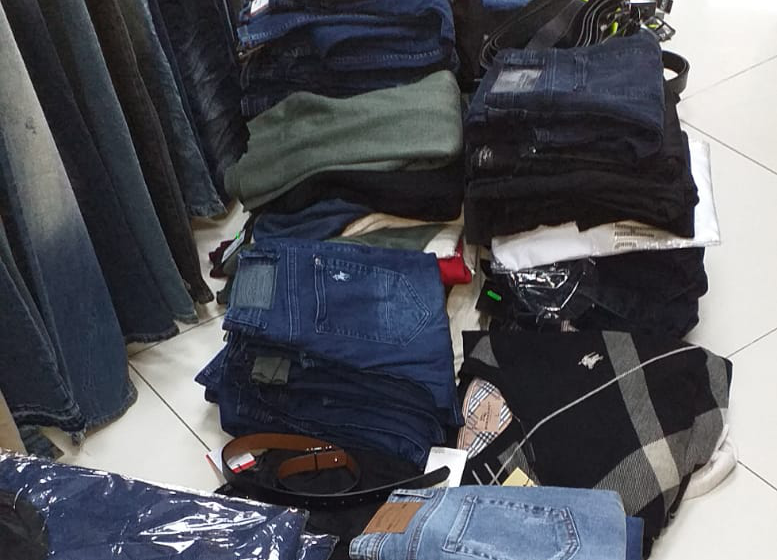 Marfă contrafăcută de peste 22.000 de lei, confiscată Marfă contrafăcută de peste 22.000 de lei, confiscată