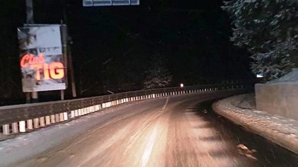 Circulație rutieră în condiții de iarnă pe drumurile din Maramureș