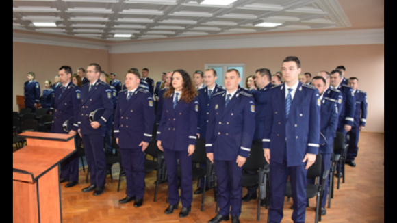 Poliţiştii cu merite excepţionale au fost avansaţi în gradul următor înainte de termen