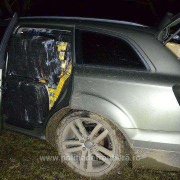 Urmărire în trafic: contrabandistul a scăpat, dar a lăsat în urmă țigări de 228.000 de lei și o mașină de 48.000 de lei Urmărire în trafic: contrabandistul a scăpat, dar a lăsat în urmă țigări de 228.000 de lei și o mașină de 48.000 de lei