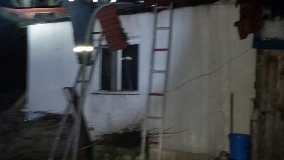 VIDEO | Incendiu în Baia Mare. Acoperișul unei case a luat foc VIDEO | Incendiu în Baia Mare. Acoperișul unei case a luat foc