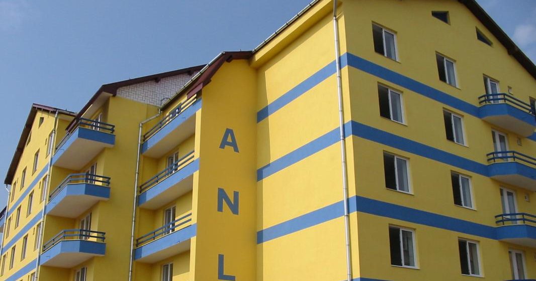 VIDEO | Se construiește un bloc ANL cu locuințe de serviciu