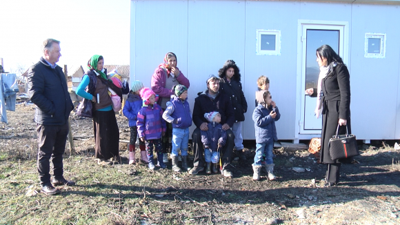 VIDEO | Sprijin pentru o familie cu șapte copii care își ducea traiul în condiții mizere VIDEO | Sprijin pentru o familie cu șapte copii care își ducea traiul în condiții mizere