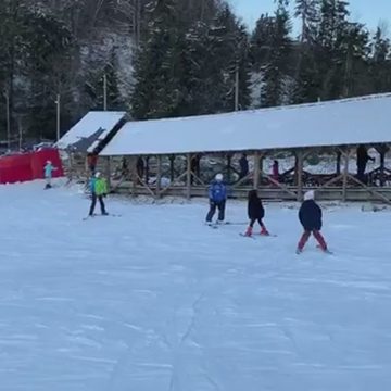 VIDEO | Zăpadă cu tunuri și fenomene meteo ciudate la pârtiile din Maramureș VIDEO | Zăpadă cu tunuri și fenomene meteo ciudate la pârtiile din Maramureș