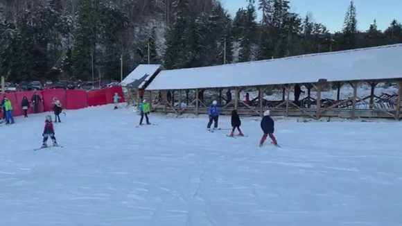 VIDEO | Zăpadă cu tunuri și fenomene meteo ciudate la pârtiile din Maramureș VIDEO | Zăpadă cu tunuri și fenomene meteo ciudate la pârtiile din Maramureș