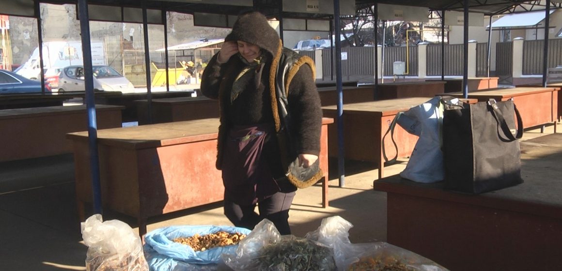 Micii producători locali îndură frigul pentru a face un ban în plus Micii producători locali îndură frigul pentru a face un ban în plus