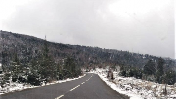 Circulație rutieră în condiții de iarnă în Maramureș