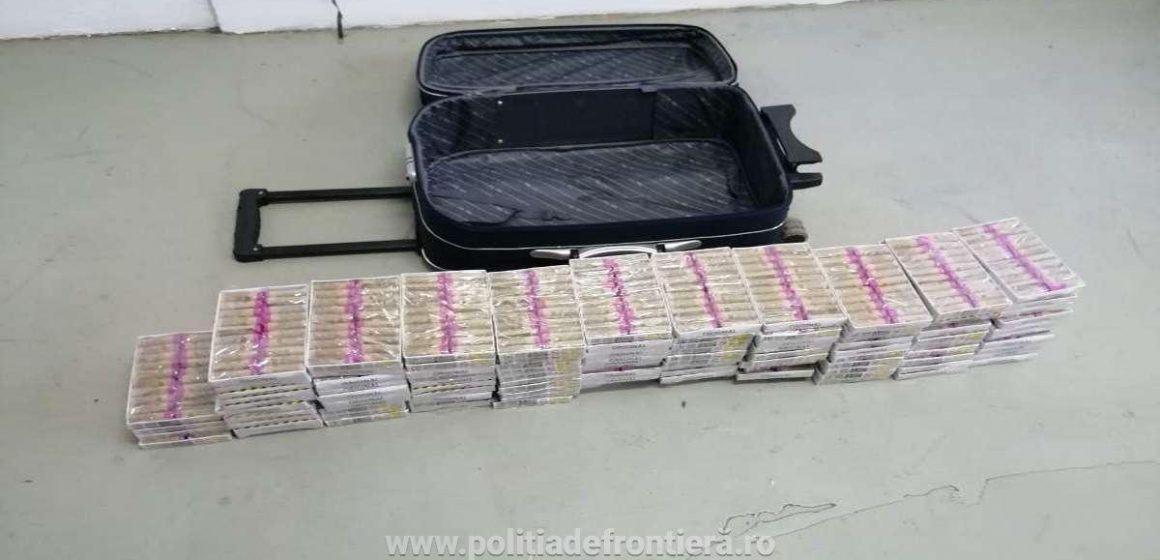 VIDEO | Peste 2.000 de articole pirotehnice confiscate de poliţiştii de frontieră
