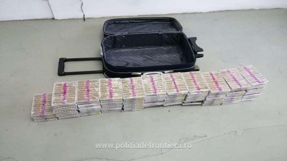 VIDEO | Peste 2.000 de articole pirotehnice confiscate de poliţiştii de frontieră
