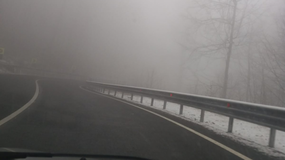 Vizibilitate redusa de ceata, sub 100 de metri, in Pasul Gutai si Pasul Prislop Vizibilitate redusa de ceata, sub 100 de metri, in Pasul Gutai si Pasul Prislop