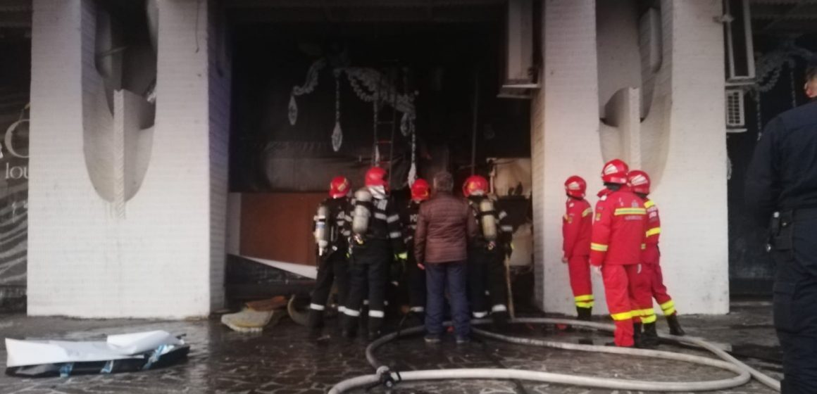 VIDEO | ( FOTO) Incendiu la Casa de Cultură din Baia Mare