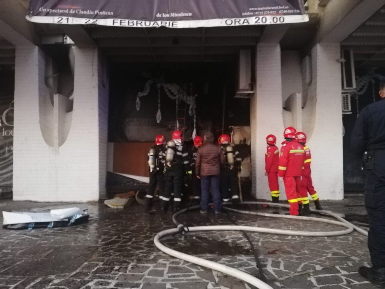 ( FOTO) Incendiu la Casa de Cultură din Baia Mare