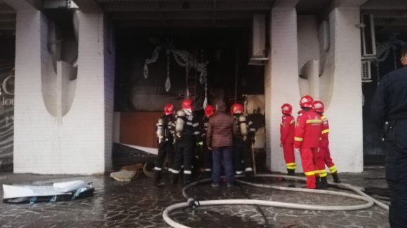 VIDEO | ( FOTO) Incendiu la Casa de Cultură din Baia Mare VIDEO | ( FOTO) Incendiu la Casa de Cultură din Baia Mare
