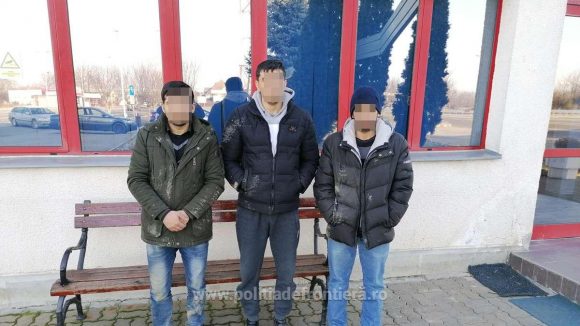 Trei afgani și un pakistanez opriți din drumul ilegal spre vestul Europei Trei afgani și un pakistanez opriți din drumul ilegal spre vestul Europei