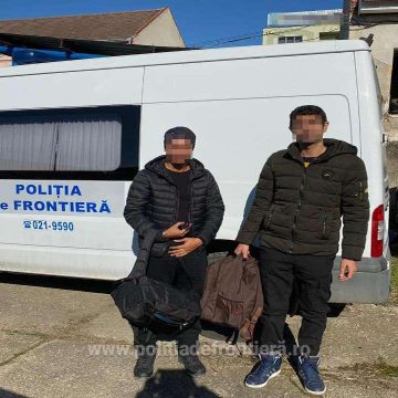 VIDEO | Doi indieni, opriți să treacă ilegal granița de lucrători ai ITPF Sighet VIDEO | Doi indieni, opriți să treacă ilegal granița de lucrători ai ITPF Sighet